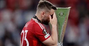 Luke Shaw Backs Amorim’s Tough Approach to Fix Manchester United’s “Toxic” Culture